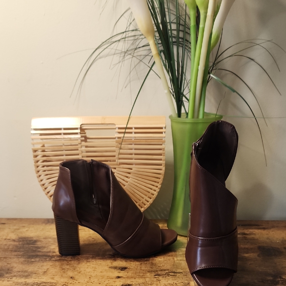 Chic Brown Peep-Toe Heeled Boots